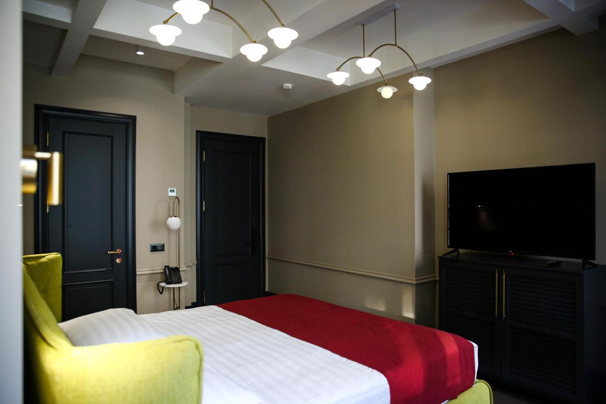 Hotel Retro Batumi Bagian luar foto