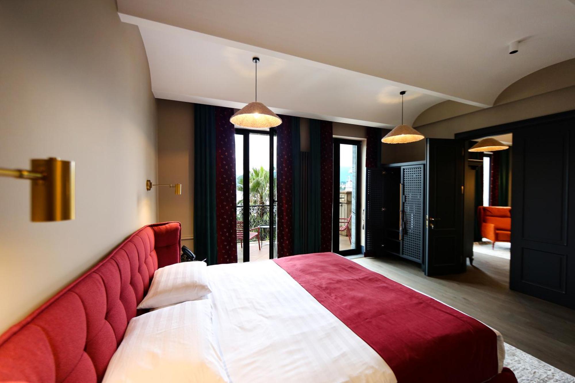 Hotel Retro Batumi Bagian luar foto
