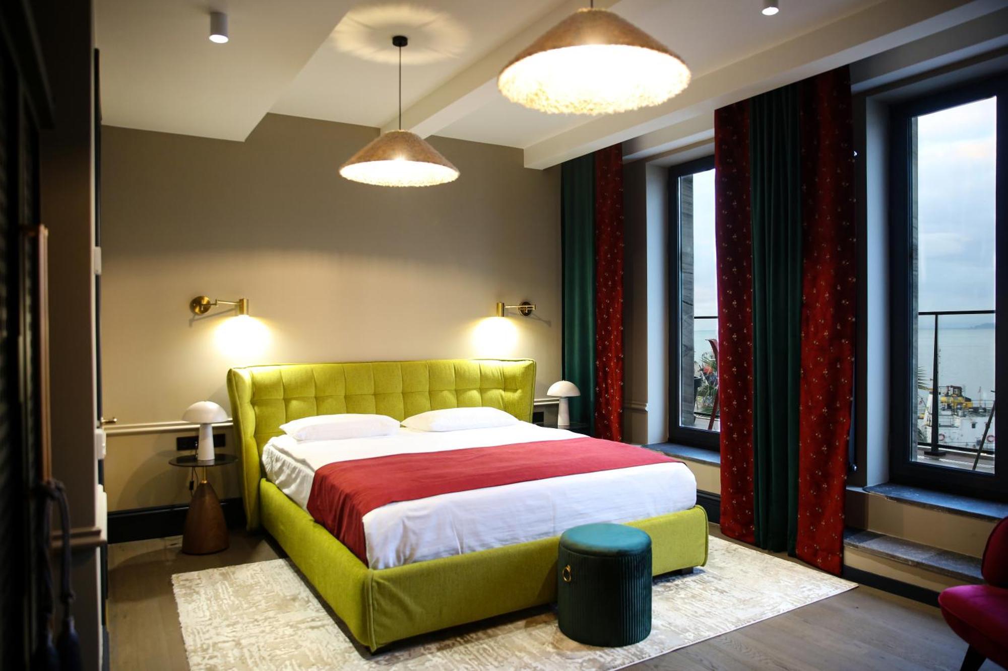 Hotel Retro Batumi Bagian luar foto