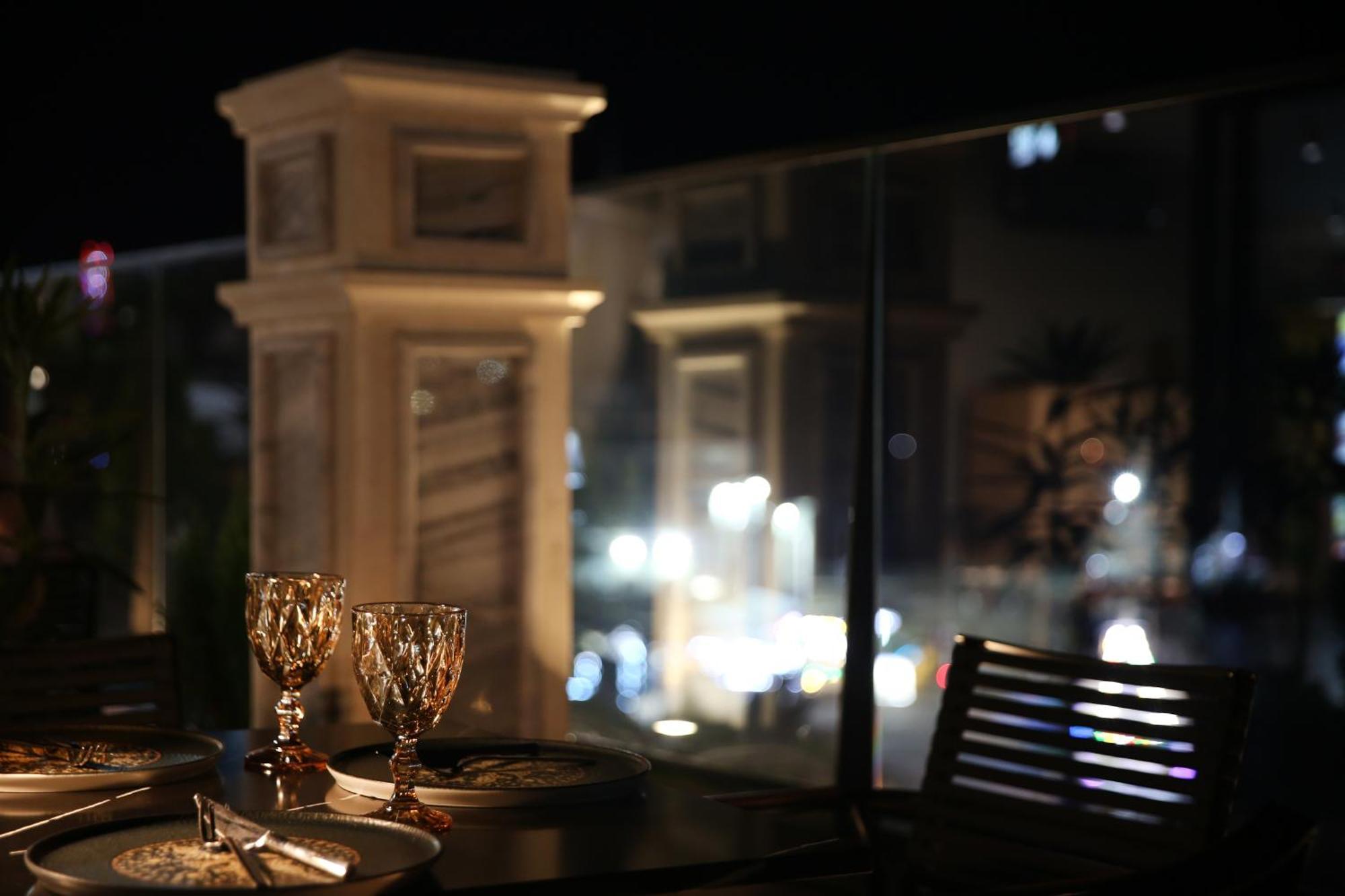 Hotel Retro Batumi Bagian luar foto