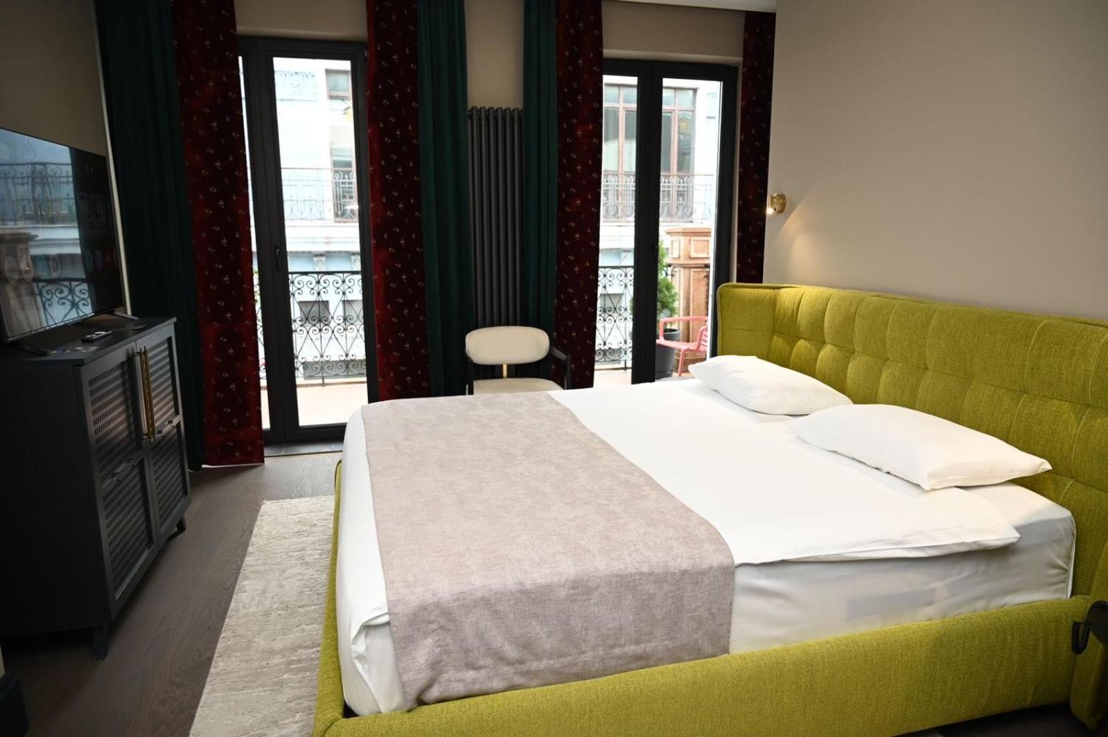Hotel Retro Batumi Bagian luar foto