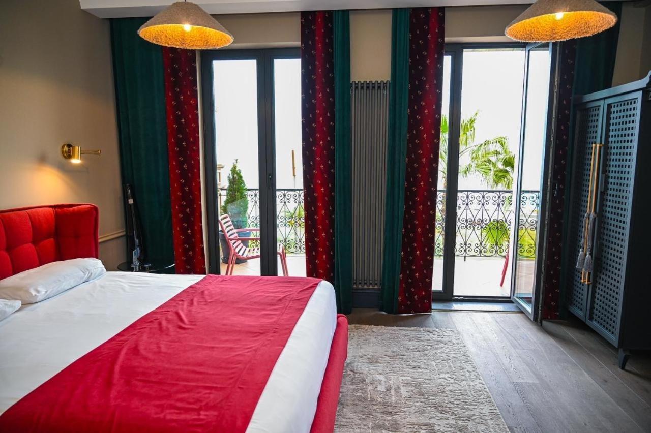 Hotel Retro Batumi Bagian luar foto