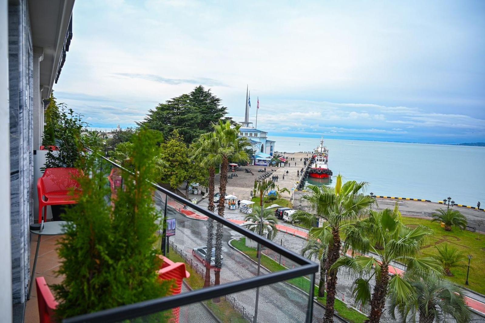 Hotel Retro Batumi Bagian luar foto