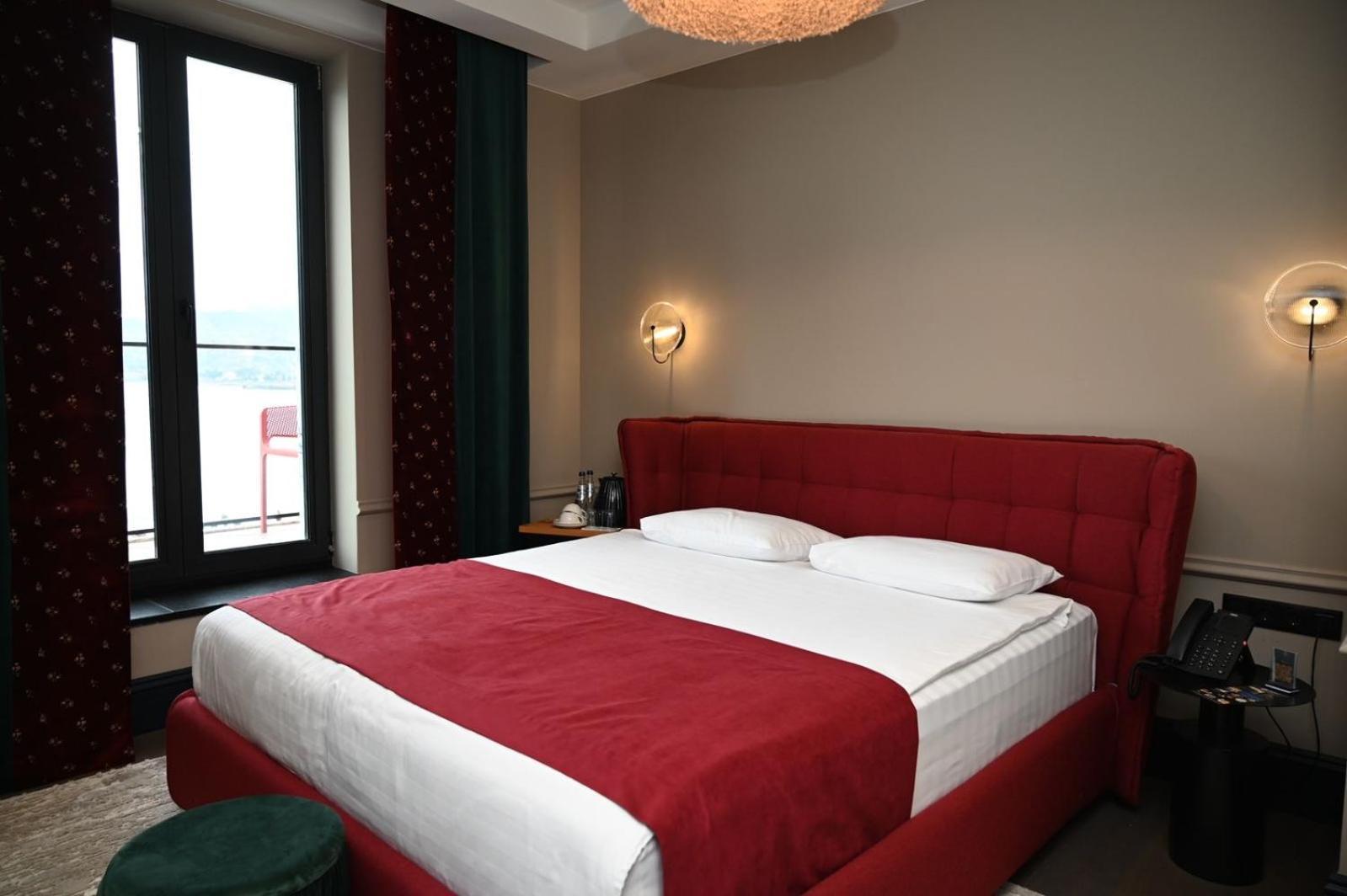 Hotel Retro Batumi Bagian luar foto