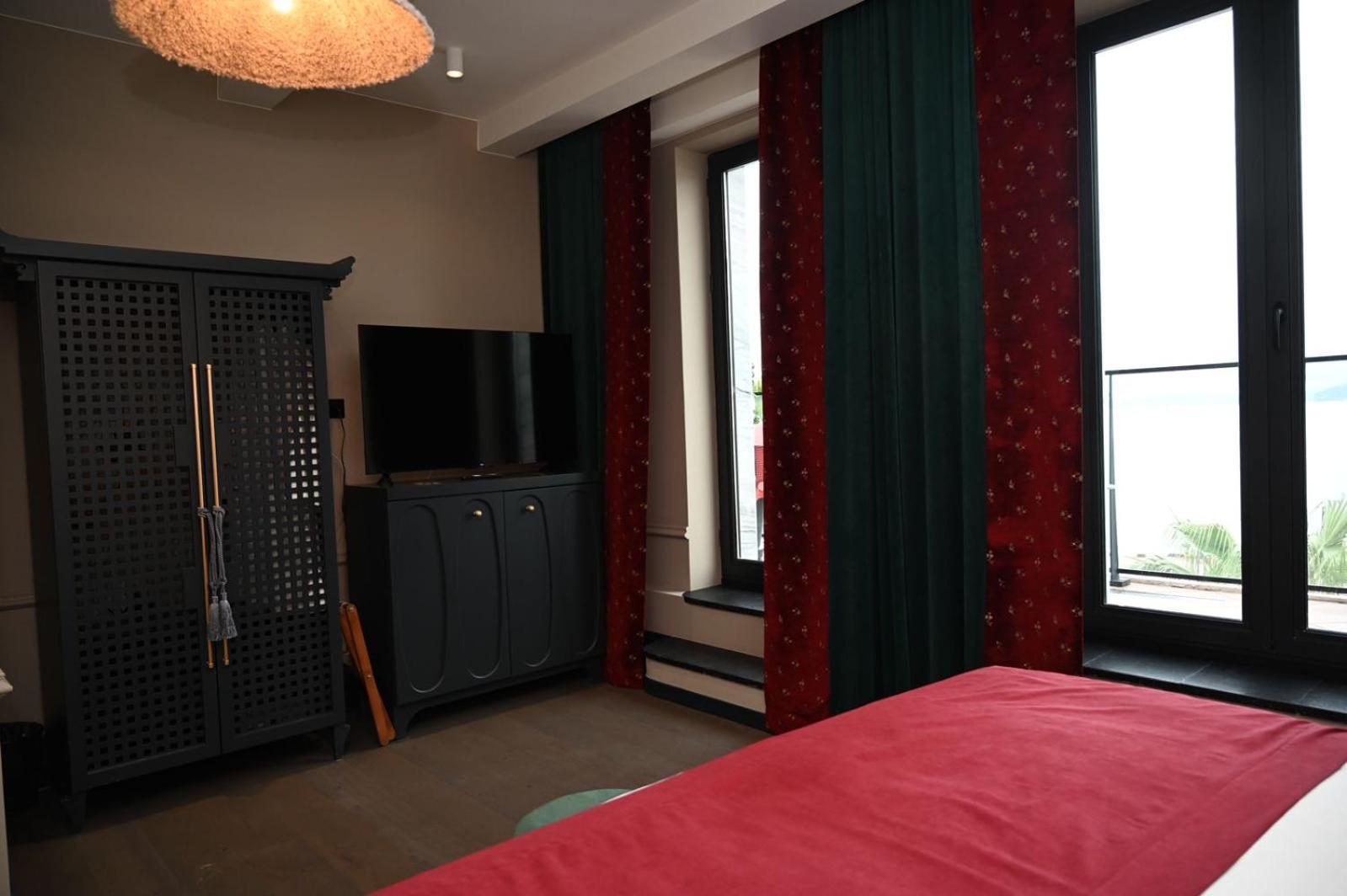 Hotel Retro Batumi Bagian luar foto