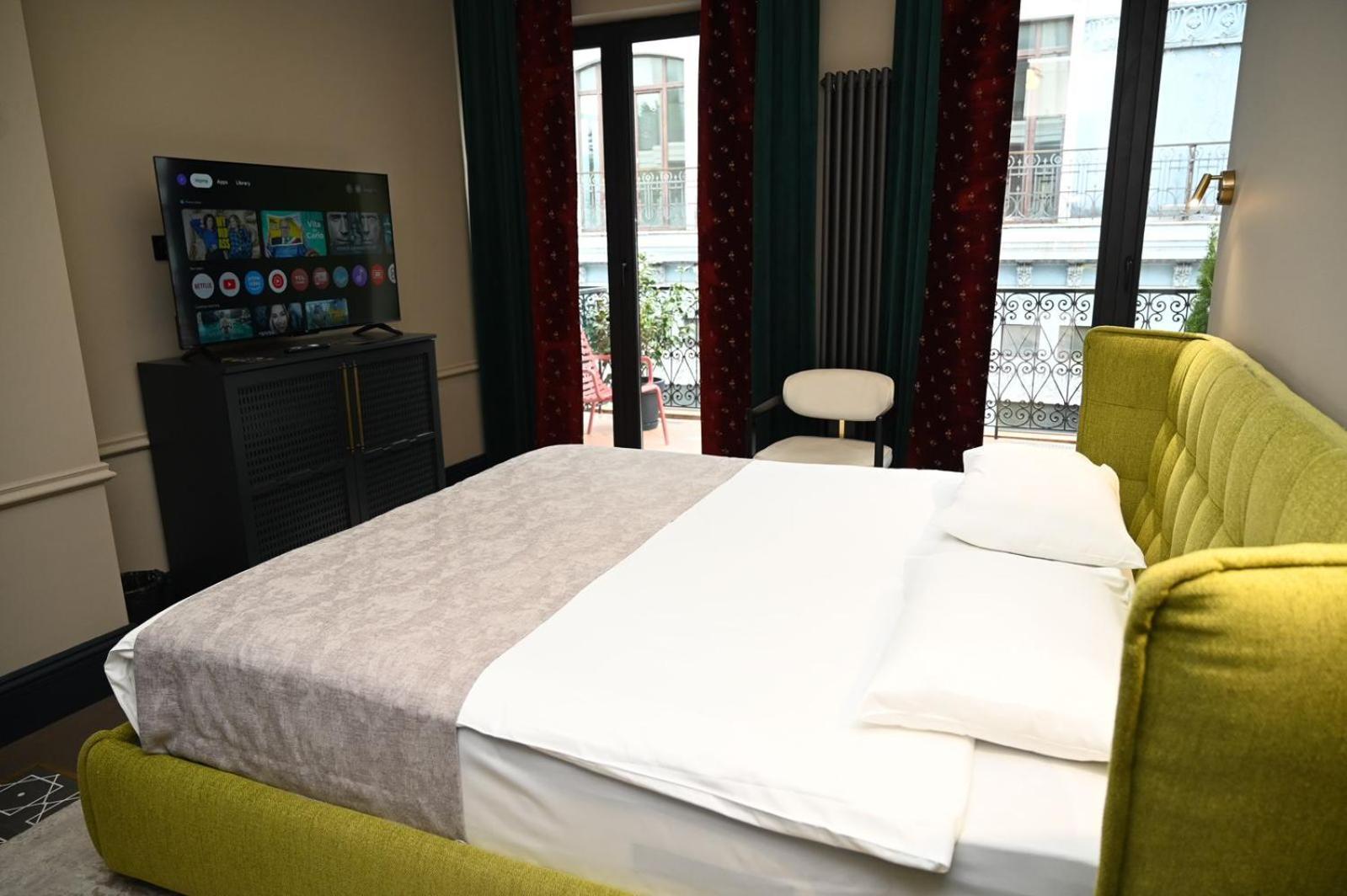 Hotel Retro Batumi Bagian luar foto