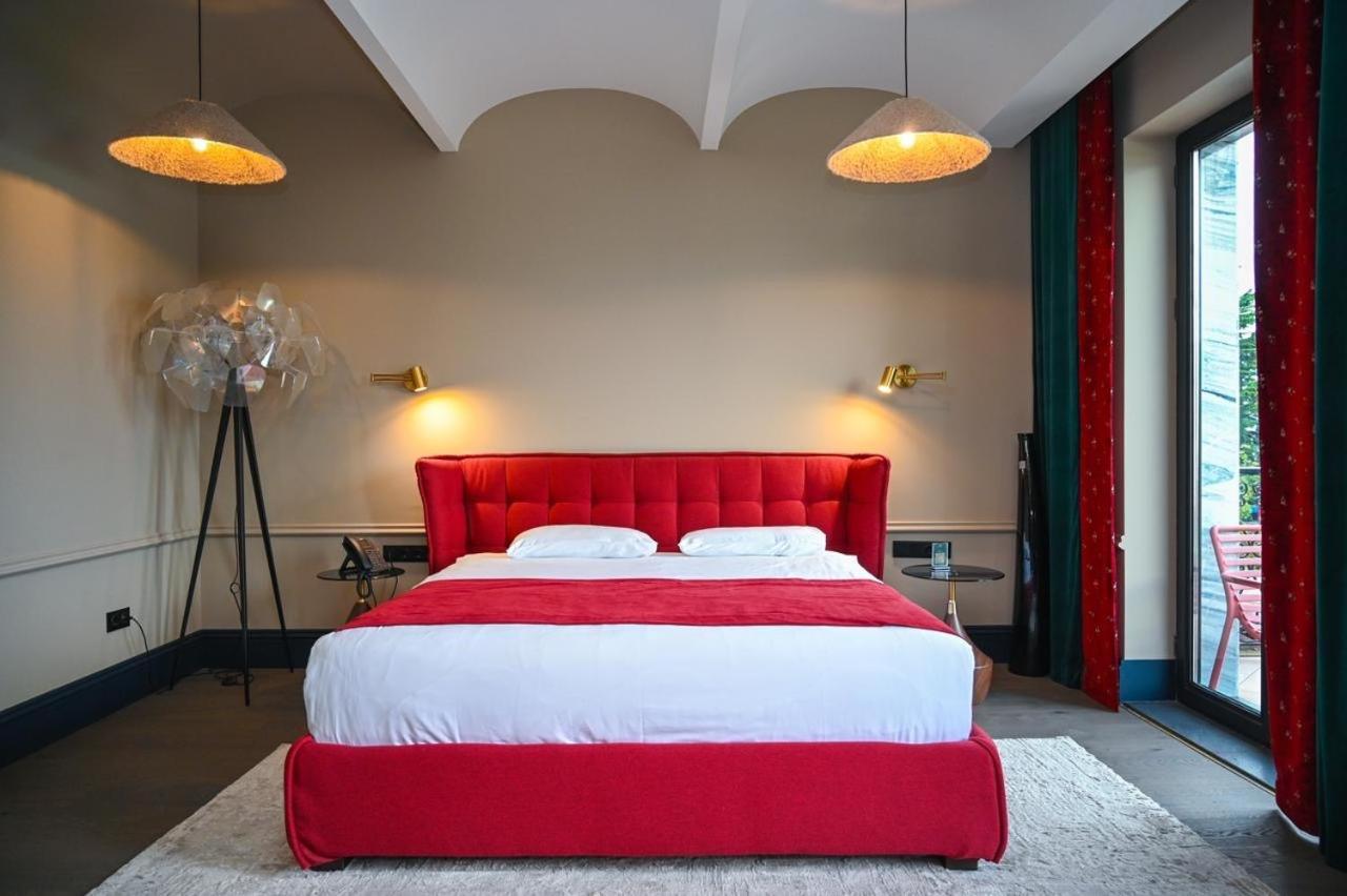 Hotel Retro Batumi Bagian luar foto